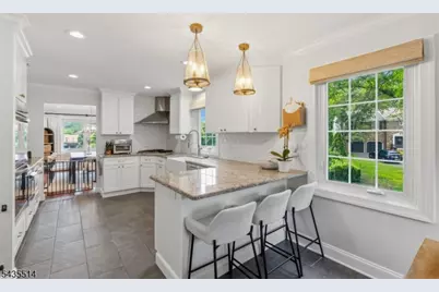 25 Fells Manor Rd, Caldwell, NJ 07006 - Photo 11
