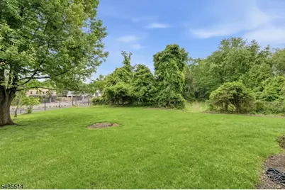 25 Fells Manor Rd, Caldwell, NJ 07006 - Photo 37