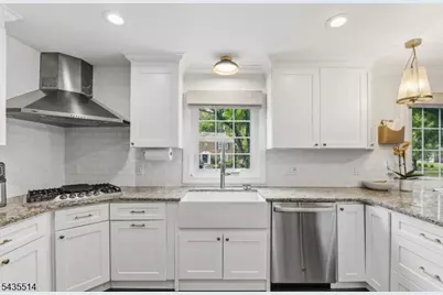25 Fells Manor Rd, Caldwell, NJ 07006 - Photo 15