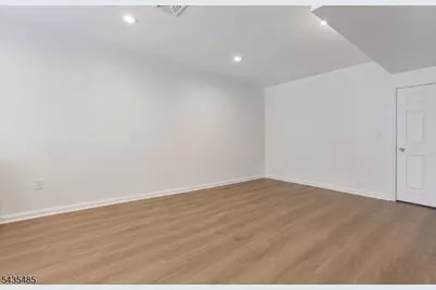 41 Chestnut Ct, Cedar Grove, NJ 07009 - Photo 15