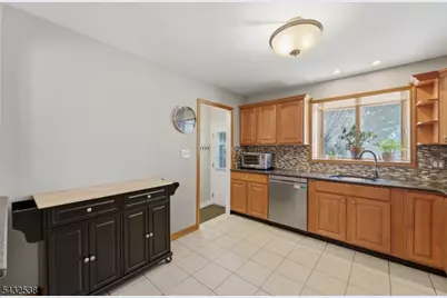31 Middle Hill Rd, Woodbridge Township, NJ 07067 - Photo 11