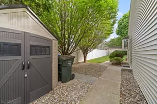 31 Middle Hill Rd, Woodbridge Township, NJ 07067 - Photo 9