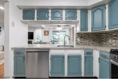 15 Boulder Run Rd, Paterson, NJ 07501 - Photo 3