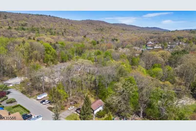 11 Greenbrook Dr, West Milford, NJ 07480 - Photo 9