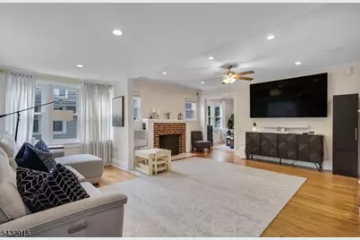 6 Pershing Ct, Ridgefield, NJ 07660 - Photo 3