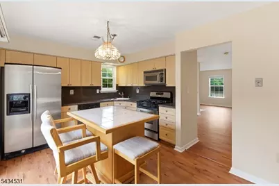 39 Canterbury Cir, Franklin Township, NJ 08873 - Photo 13