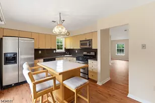 39 Canterbury Cir, Franklin Township, NJ 08873 - Photo 13