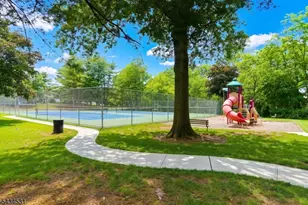 39 Canterbury Cir, Franklin Township, NJ 08873 - Photo 27