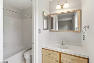 39 Canterbury Cir, Franklin Township, NJ 08873 - Photo 23
