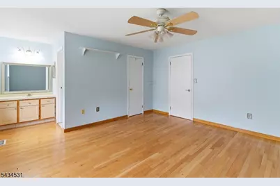 39 Canterbury Cir, Franklin Township, NJ 08873 - Photo 19