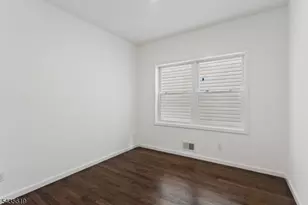 910 Bergen St, Newark, NJ 07112 - Photo 9