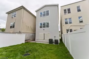 910 Bergen St, Newark, NJ 07112 - Photo 13