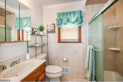 111 Jackson Ave, Wayne, NJ 07470 - Photo 9