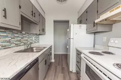 100 Pierson Miller Drive #E4, Pompton Lakes, NJ 07442 - Photo 7