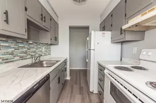 100 Pierson Miller Dr, Pompton Lakes, NJ 07442 - Photo 7