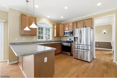 14 Rue Cezanne, Franklin Township, NJ 08873 - Photo 3