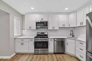 32 Woods Edge Dr, Roxbury Township, NJ 07876 - Photo 5