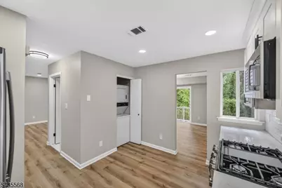 32 Woods Edge Dr, Roxbury Township, NJ 07876 - Photo 7