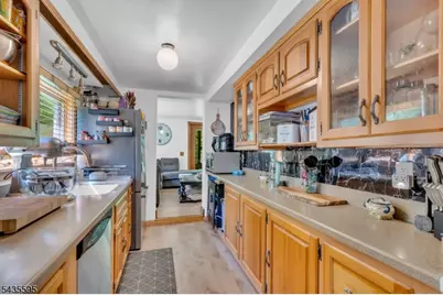 145 Millbrook Rd, Franklin Township, NJ 07882 - Photo 7