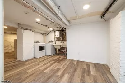 157 Forest St #1, Montclair Twp., NJ 07042 - Photo 15
