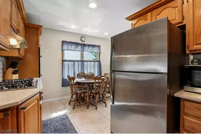27 W James Pl, Woodbridge Township, NJ 08830 - Photo 11
