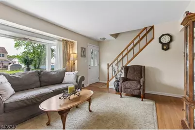 27 W James Pl, Woodbridge Township, NJ 08830 - Photo 7