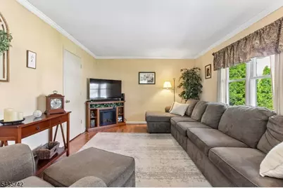 27 W James Pl, Woodbridge Township, NJ 08830 - Photo 15