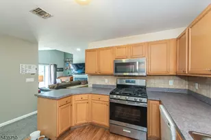 127 Falcon Ridge Way, Hamburg, NJ 07419 - Photo 5