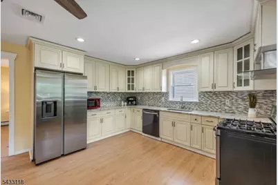20 Riverview Cir, Little Falls Township, NJ 07424 - Photo 11