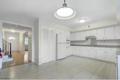 26 Rawley Pl, Millburn, NJ 07041 - Photo 5