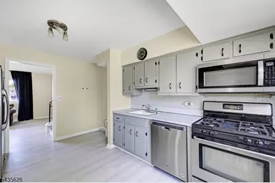 21 Hillery Dr, Mount Olive, NJ 07836 - Photo 11