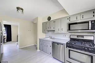 21 Hillery Dr, Mount Olive, NJ 07836 - Photo 11