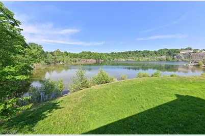 32 Rosewood Ct #32, North Haledon, NJ 07508 - Photo 3