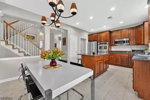 717 Thistle Hill Ln, Franklin Township, NJ 08873 - Photo 17
