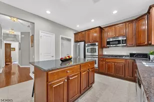 717 Thistle Hill Ln, Franklin Township, NJ 08873 - Photo 17