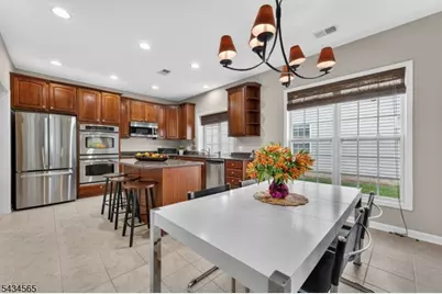 717 Thistle Hill Ln, Franklin Township, NJ 08873 - Photo 15