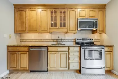 22 Green Apple Rd, Sparta Township, NJ 07871 - Photo 7
