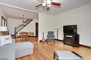 121 Wilmuth St, Mahwah Twp., NJ 07430 - Photo 9