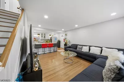 501 E 2nd Ave, Roselle, NJ 07203 - Photo 5