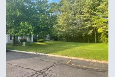 102 Burlington Ct #102, Hamburg, NJ 07419 - Photo 3