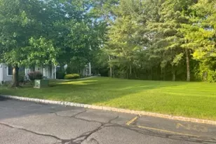 102 Burlington Ct, Hamburg, NJ 07419 - Photo 3
