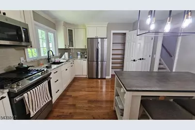 376 Delaware Ave, Union Township, NJ 07083 - Photo 3