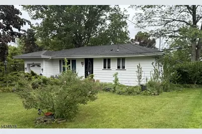 160 Hayes Ave, Clark Township, NJ 07066 - Photo 1