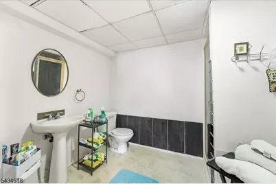 160 Hayes Ave, Clark Township, NJ 07066 - Photo 23