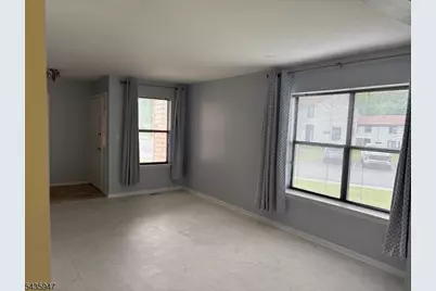 131 Locust Ct, Raritan Township, NJ 08822 - Photo 3