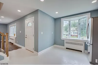 311 W 3rd Ave, Roselle, NJ 07203 - Photo 5