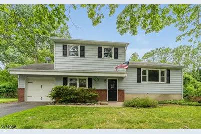 10 Lynnfield Ter, Lopatcong Township, NJ 08865 - Photo 1