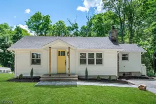 8 Shawondasee Rd, Vernon, NJ 07422 - Photo 1