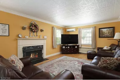 303 E Webster Ave, Roselle Park, NJ 07204 - Photo 5