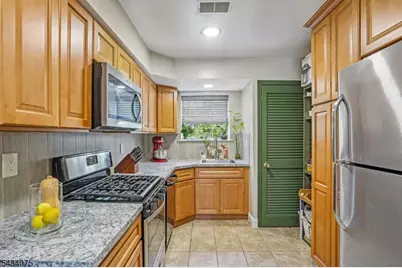 272-276 Walnut St #6D, Newark, NJ 07105 - Photo 11